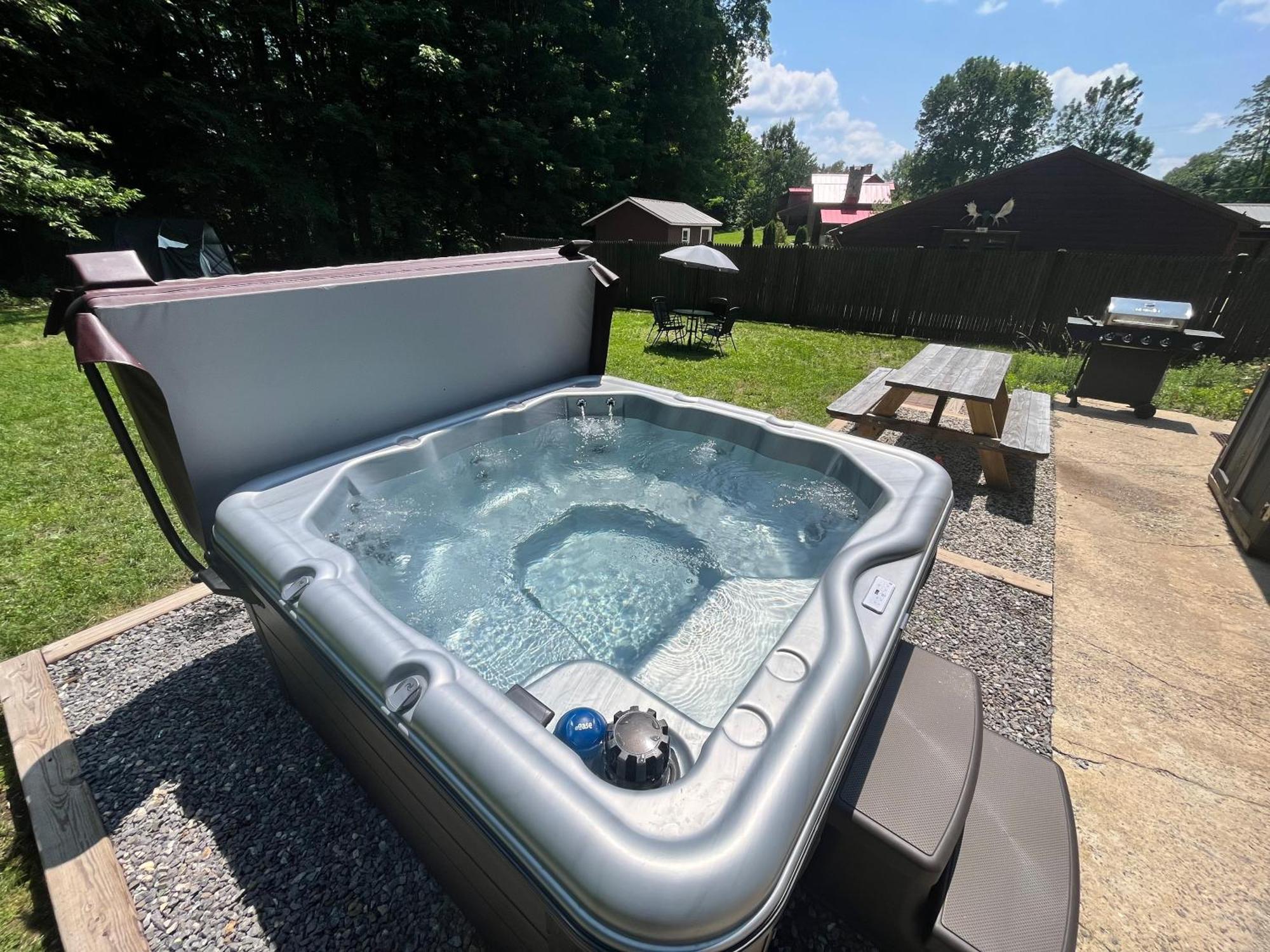 Ski Chalet W-Hot Tub, Only 3 Min To Sunday River Ski Lifts! Bethel Exteriör bild